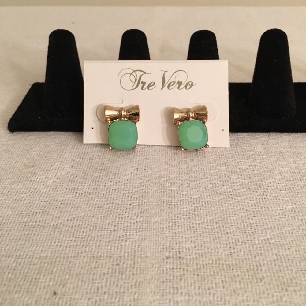 Tre Vero Green Pierced Earrings